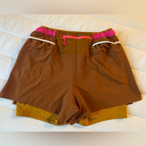 Brooks - Picture 3 of 3